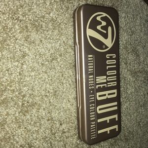 Natural nude eye shadow palette.